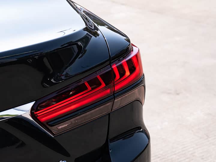 Фото 7 - Lexus LS