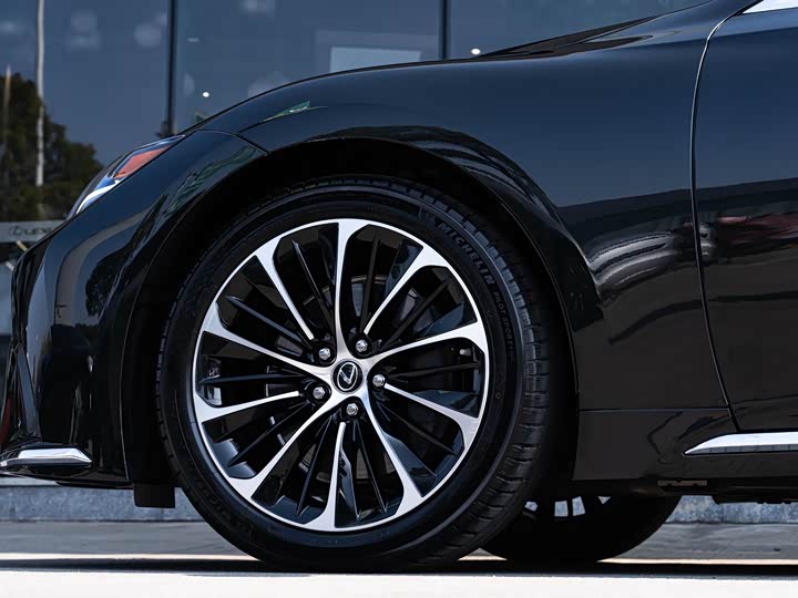 Фото 8 - Lexus LS