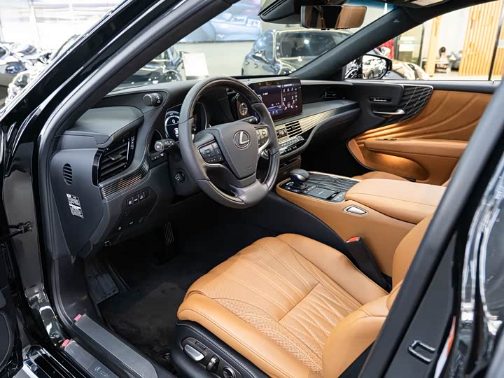 Фото 9 - Lexus LS