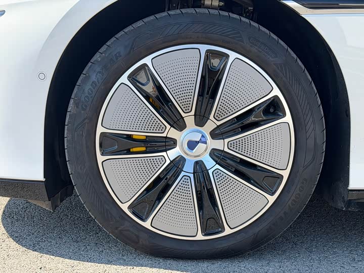 Фото 9 - Denza Z9GT