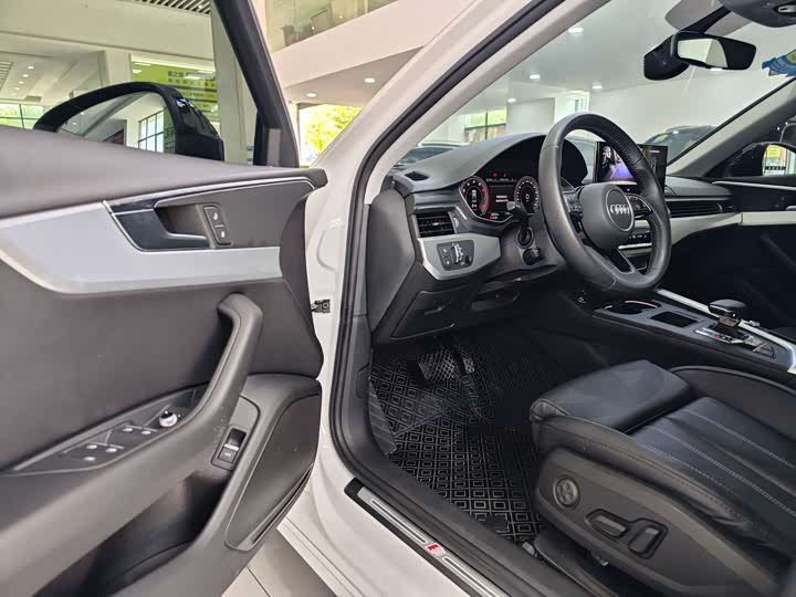 Фото 4 - Audi A4L