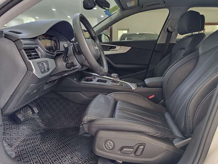 Фото 6 - Audi A4L