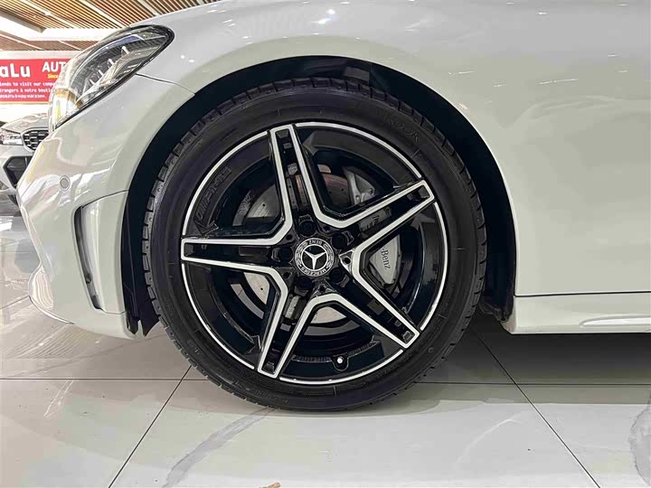 Фото 9 - Mercedes-Benz C-Class