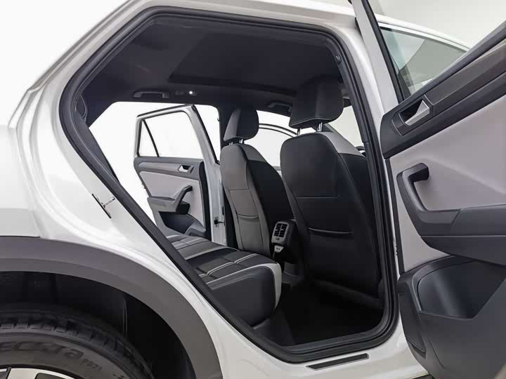 Фото 4 - Volkswagen T-Roc