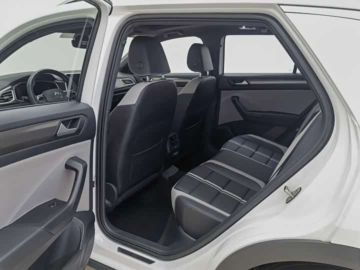 Фото 5 - Volkswagen T-Roc