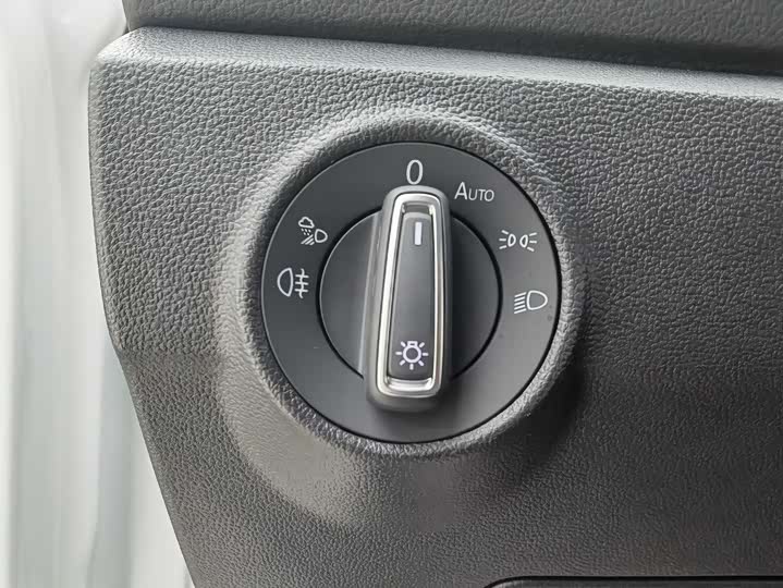 Фото 9 - Volkswagen T-Roc