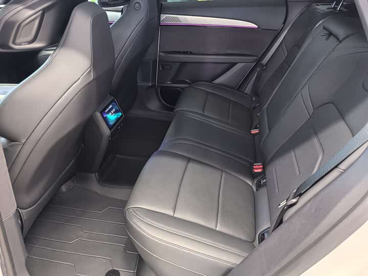 Фото 6 - Geely Jiyue 01