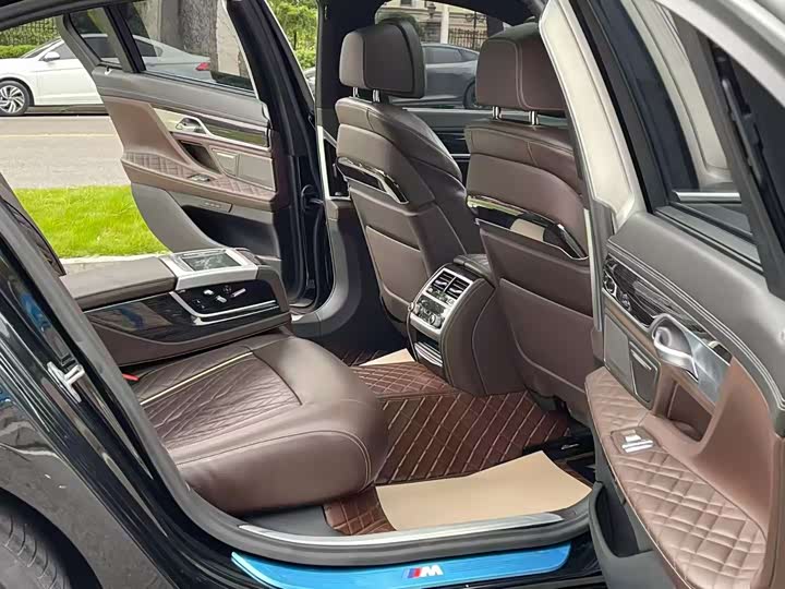 Фото 6 - BMW 7 Series