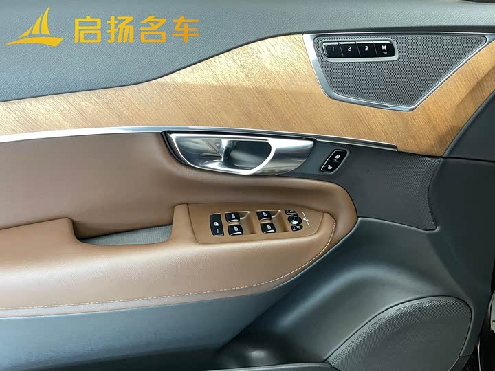 Фото 7 - Volvo XC90