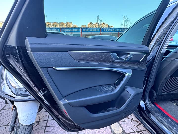 Фото 7 - Audi A6L