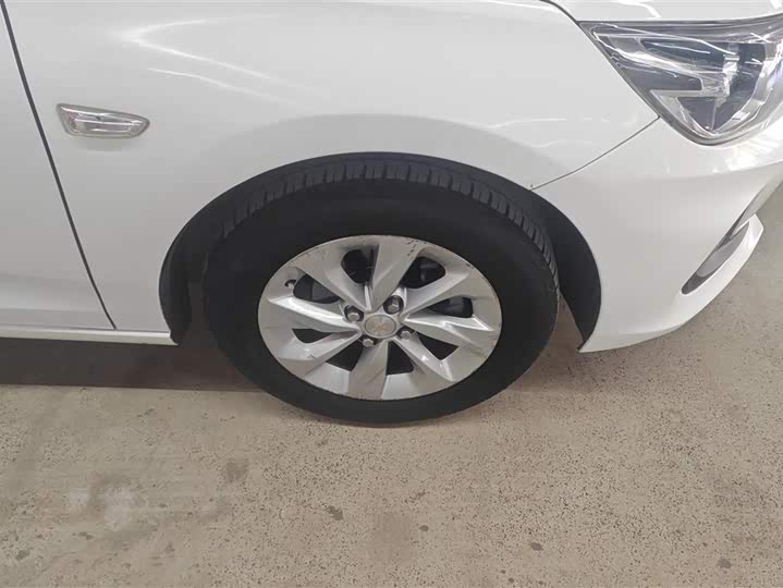 Фото 6 - Chevrolet Onix (Cavalier)