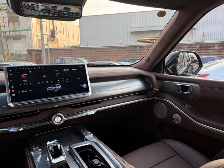 Фото 8 - Tank 700 Hybrid