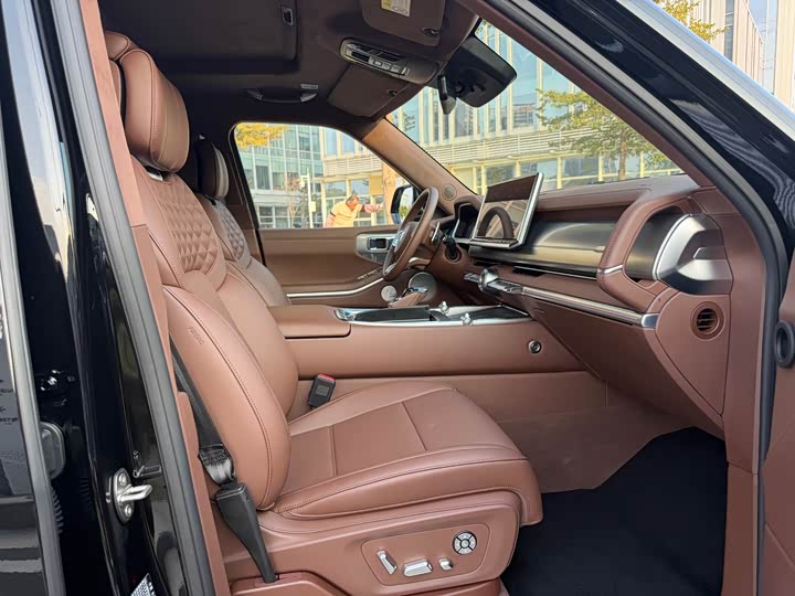 Фото 9 - Tank 700 Hybrid