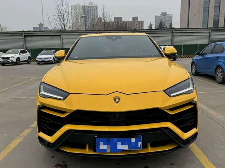 Фото 2 - Lamborghini Urus