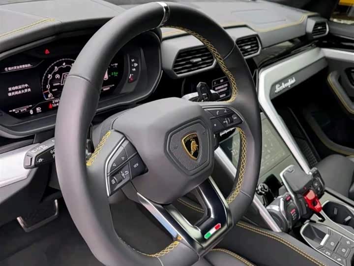 Фото 5 - Lamborghini Urus