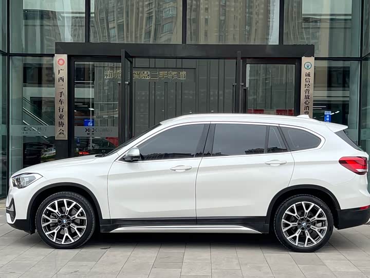 Фото 3 - BMW X1