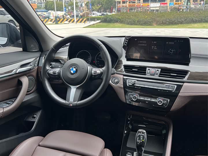 Фото 8 - BMW X1