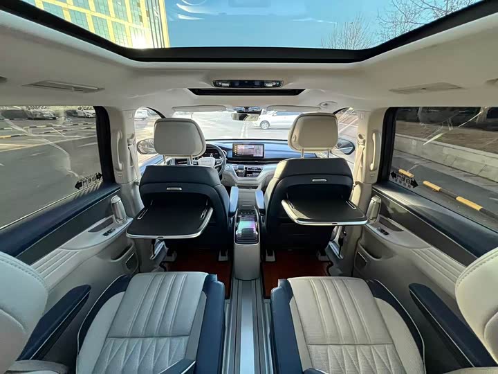 Фото 5 - Roewe iMax 8