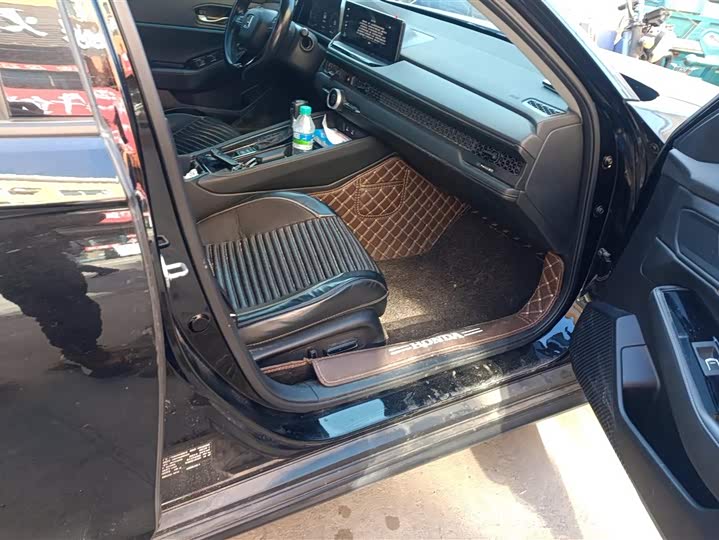 Фото 8 - Honda Accord