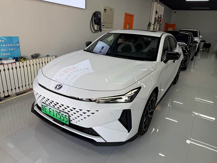 Фото 1 - Changan UNI-V Hybrid