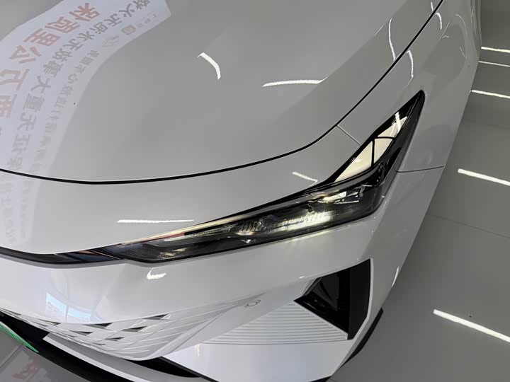 Фото 2 - Changan UNI-V Hybrid