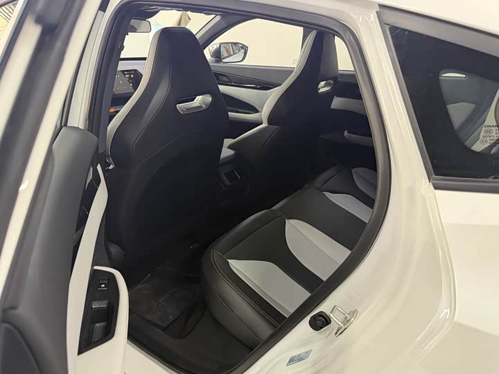 Фото 7 - Changan UNI-V Hybrid