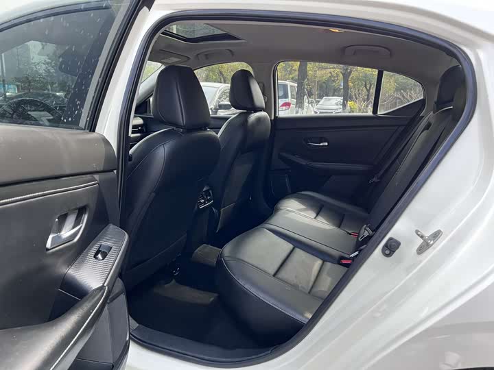 Фото 5 - Nissan Sylphy