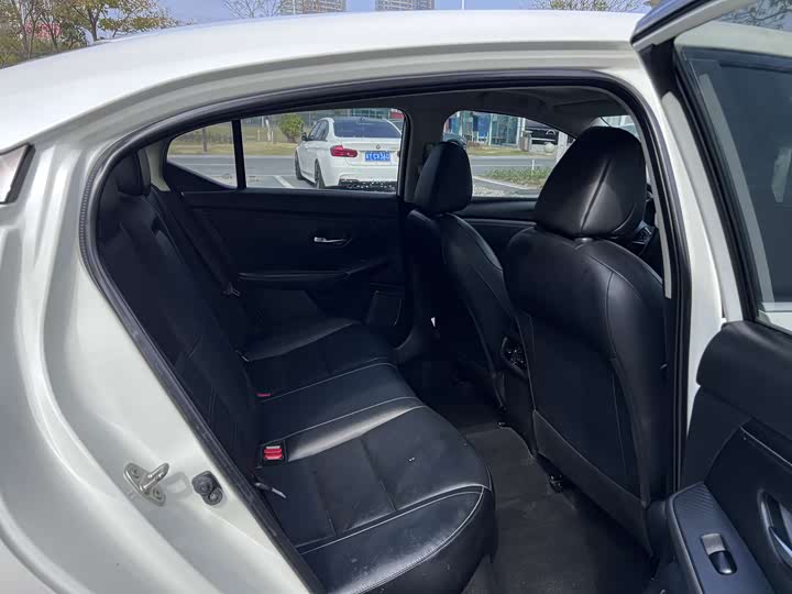 Фото 8 - Nissan Sylphy