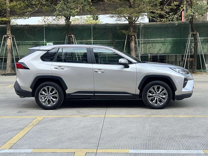 Фото 3 - Toyota Wildlander