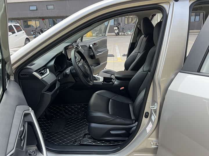 Фото 7 - Toyota Wildlander