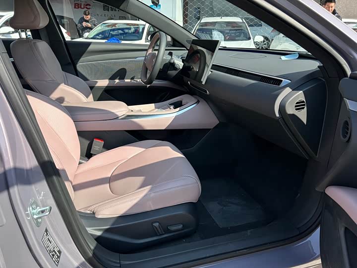 Фото 8 - XPeng Mona M03