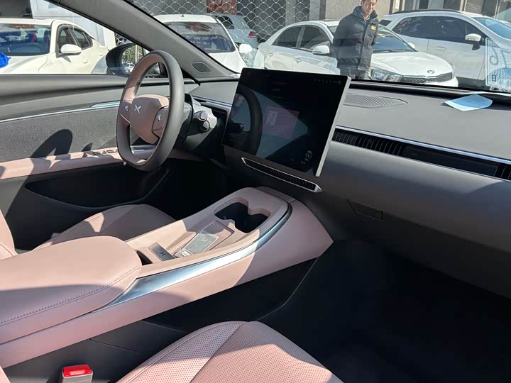 Фото 9 - XPeng Mona M03