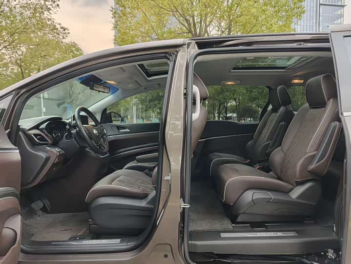 Фото 4 - Buick GL8 ES