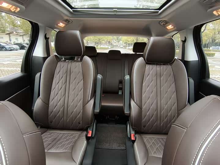 Фото 9 - Buick GL8 ES