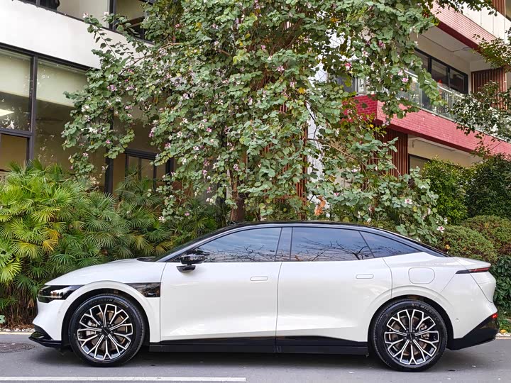 Фото 4 - Zeekr 007