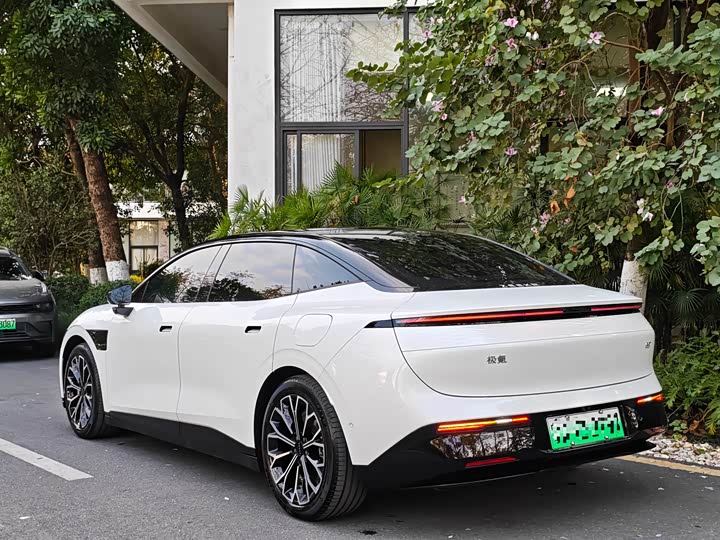 Фото 5 - Zeekr 007