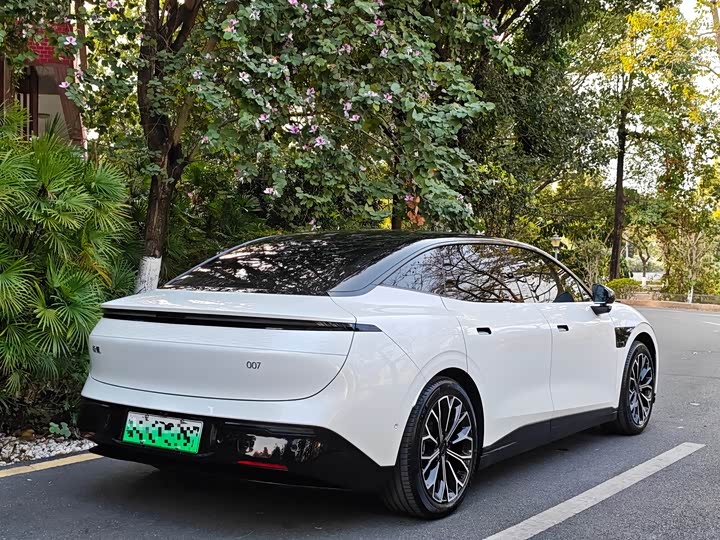 Фото 9 - Zeekr 007