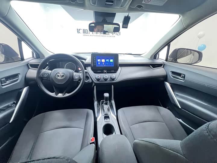 Photo 8 - Toyota Corolla Cross