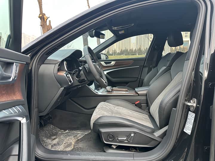 Фото 4 - Audi A6L