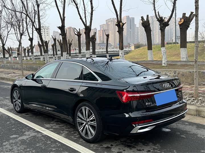 Фото 7 - Audi A6L