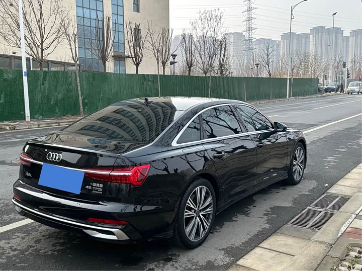 Фото 9 - Audi A6L