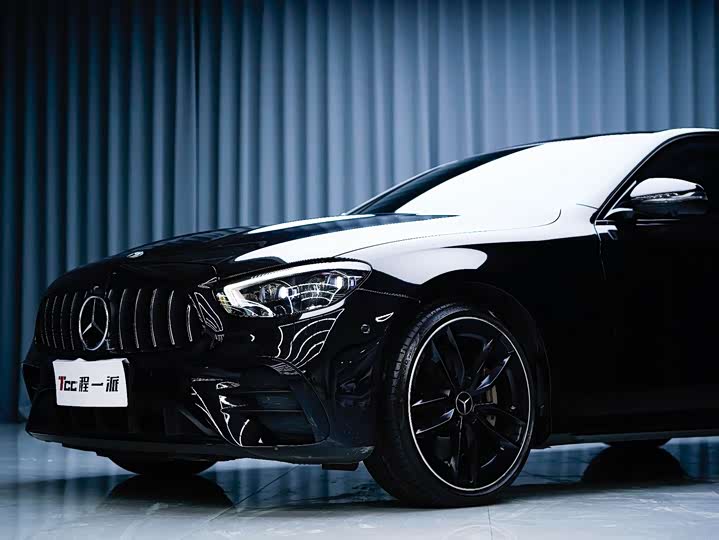 Фото 1 - Mercedes-Benz E-Class AMG