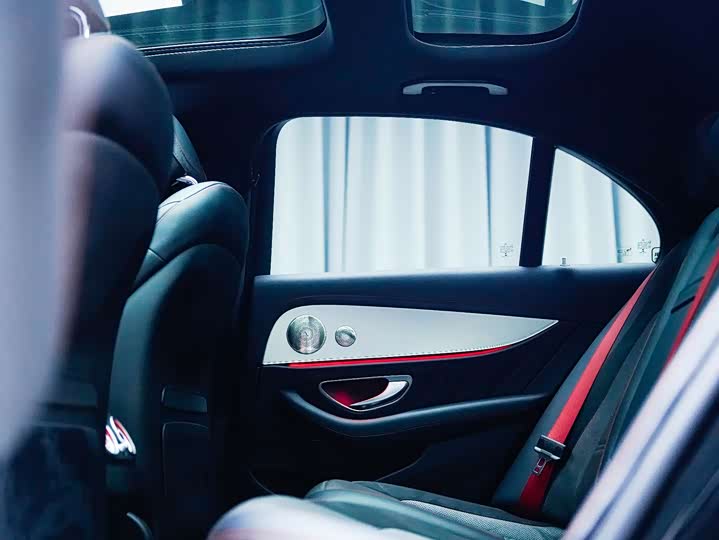 Фото 9 - Mercedes-Benz E-Class AMG