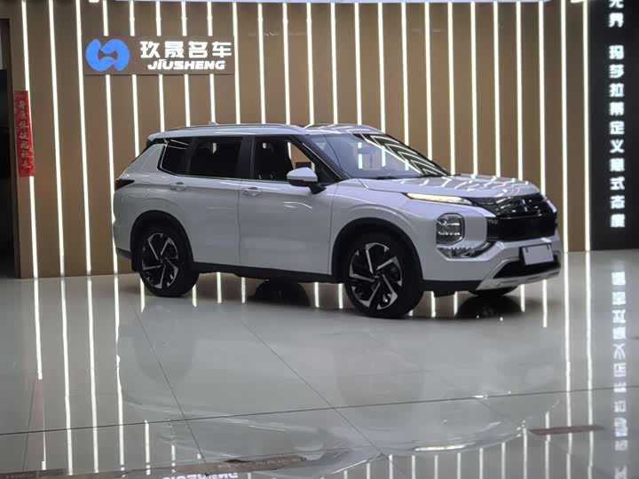 Фото 3 - Mitsubishi Outlander