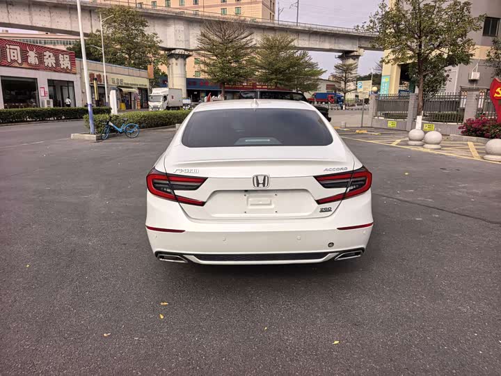Фото 5 - Honda Accord