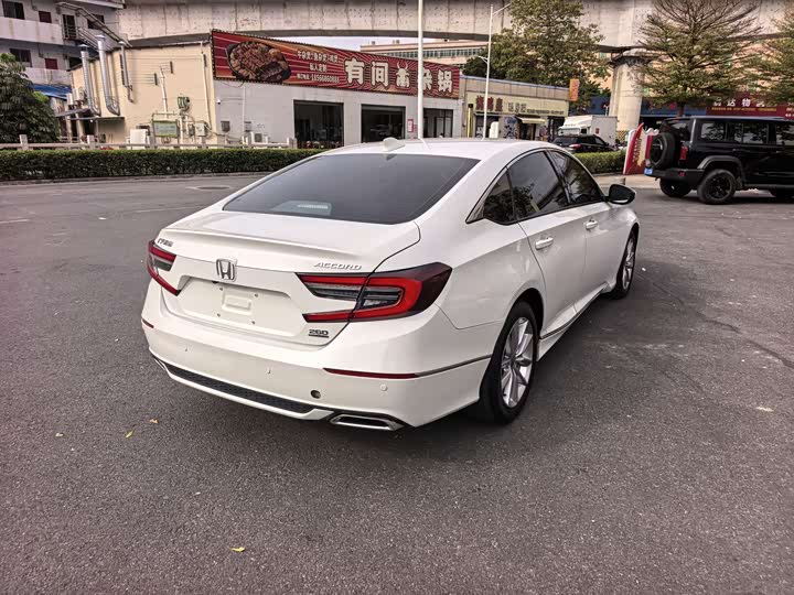 Фото 6 - Honda Accord