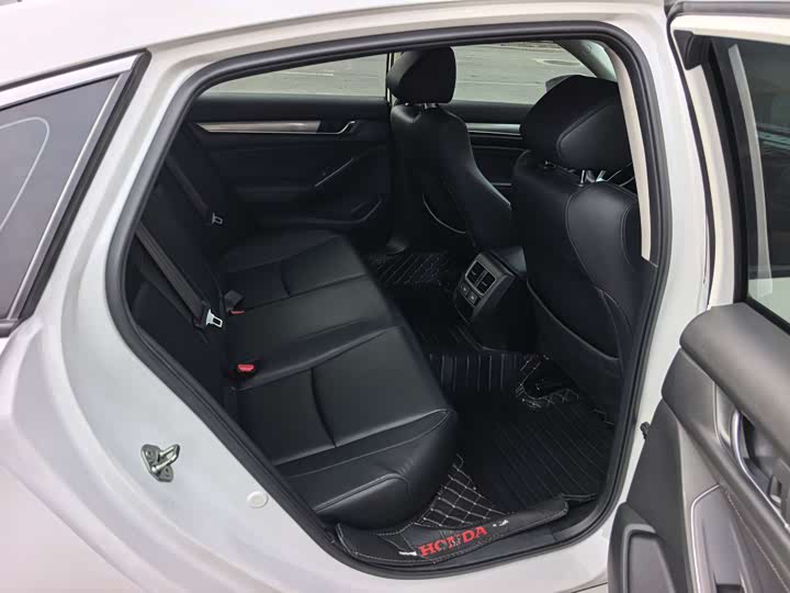 Фото 7 - Honda Accord