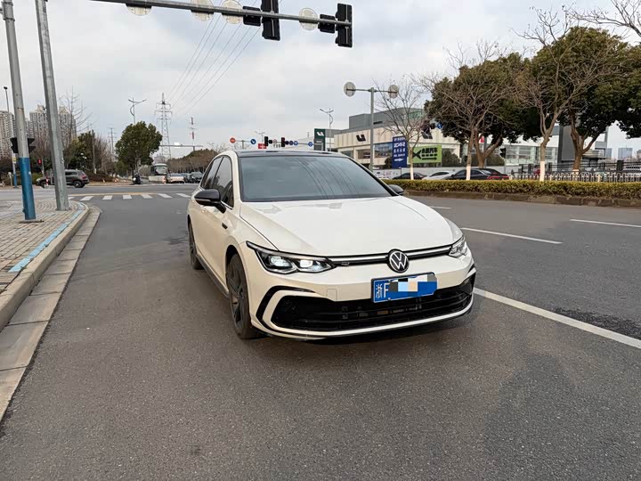 Фото 1 - Volkswagen Golf