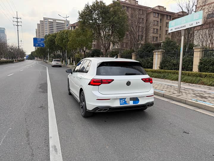 Фото 3 - Volkswagen Golf