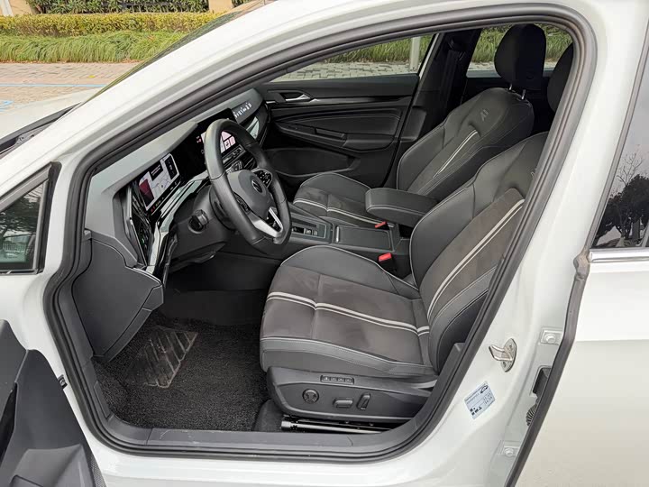 Фото 6 - Volkswagen Golf